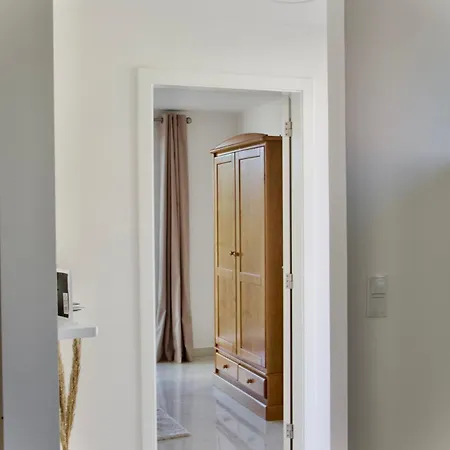 Golden Moon, Appartement *