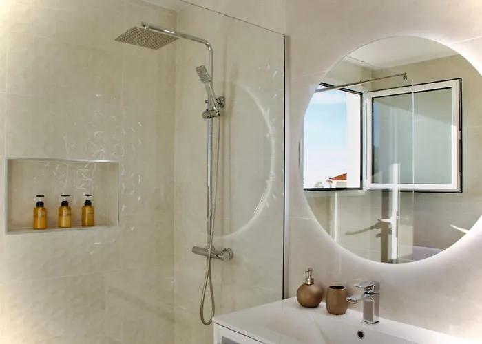 Golden Moon, 公寓 蓬他达维托亚