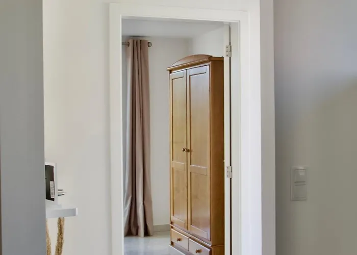 Golden Moon, 公寓 *