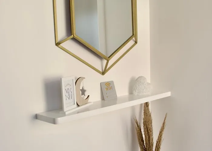 Golden Moon, 公寓 *